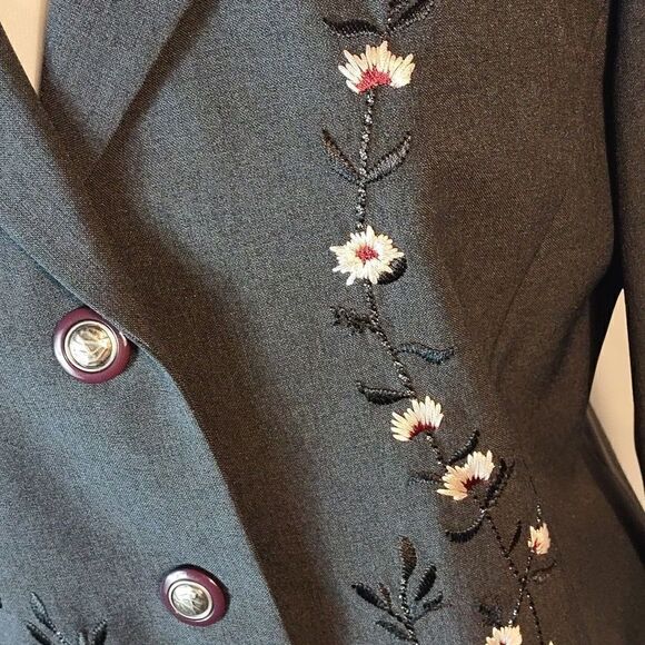 Jessica Howard Embroidered Women's Blazer - Picture 3 of 8